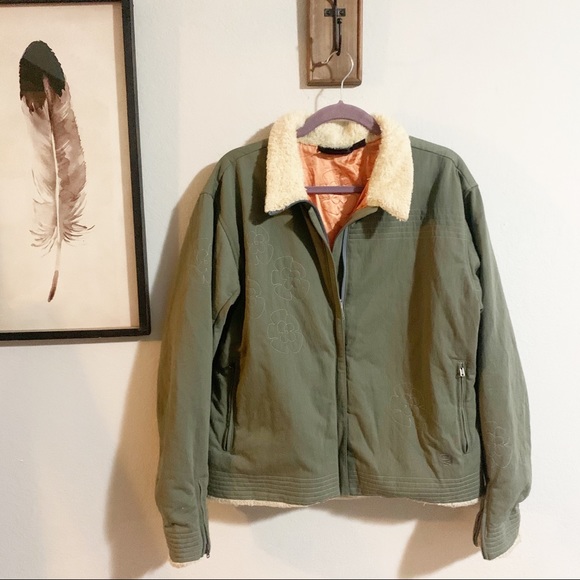 Mountain Hardwear Jackets & Blazers - Mountain hardwear bomber jacket with faux fur